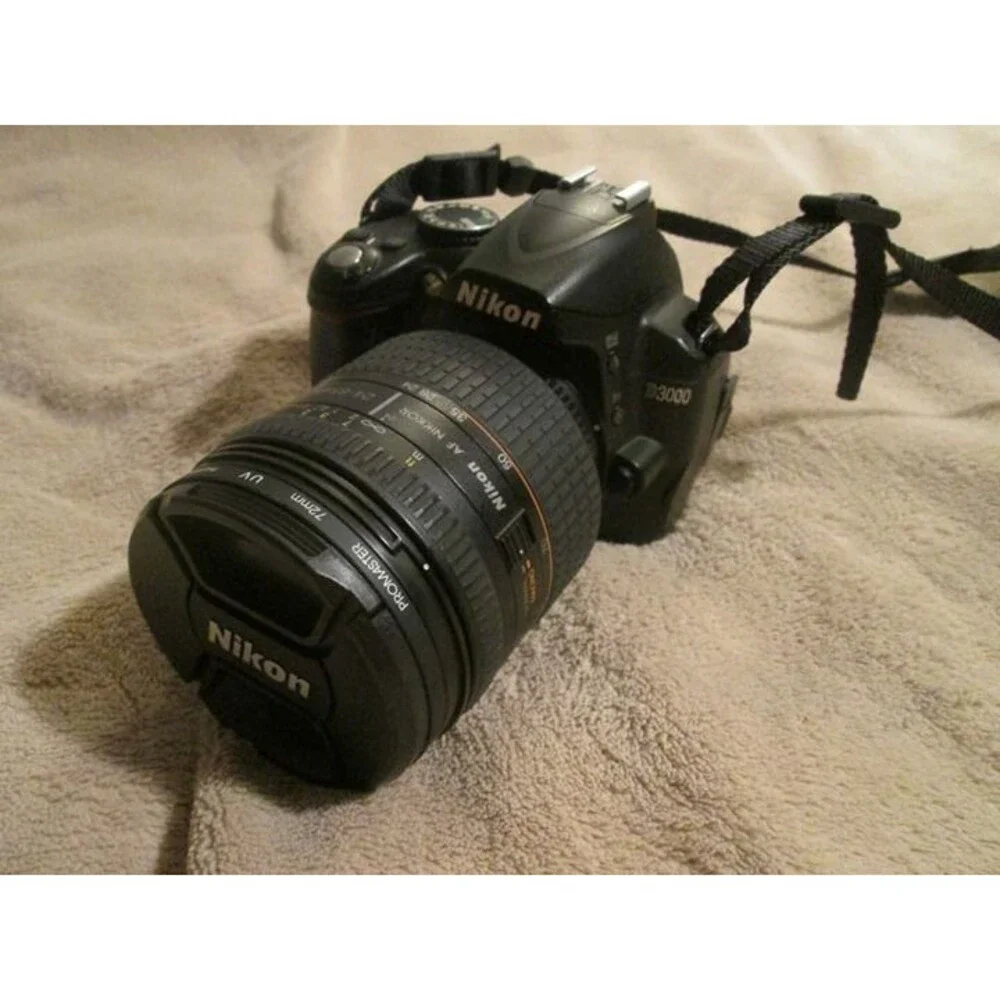Nikon D3000 With Bag And Accessories